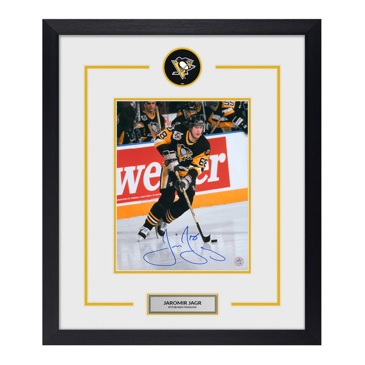 jaromir jagr autographed pittsburgh penguins puck logo 23x27 frame
