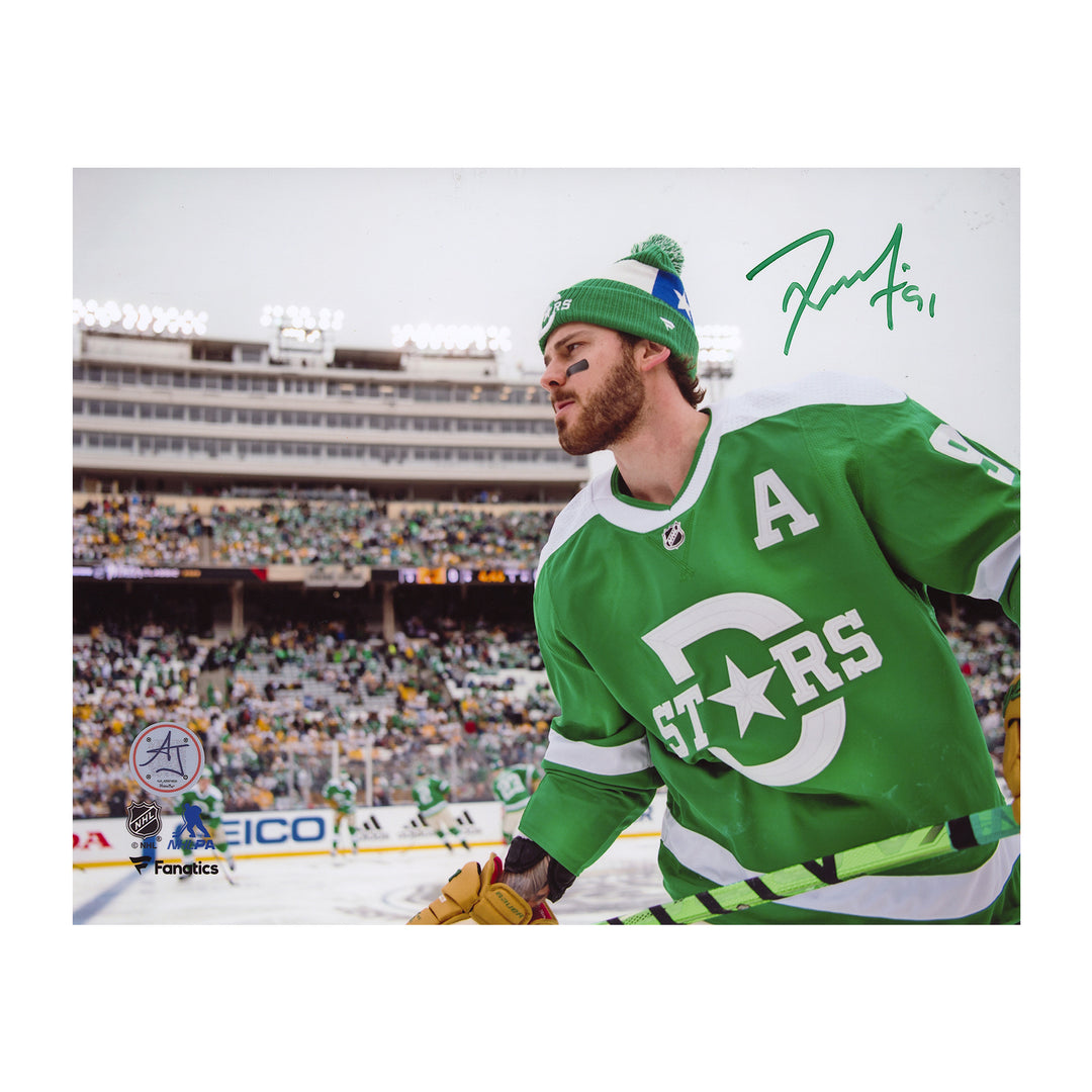 PHOTO 8X10 AUTOGRAPHIÉE PAR TYLER SEGUIN DES DALLAS STARS DU WINTER CLASSIC 2020