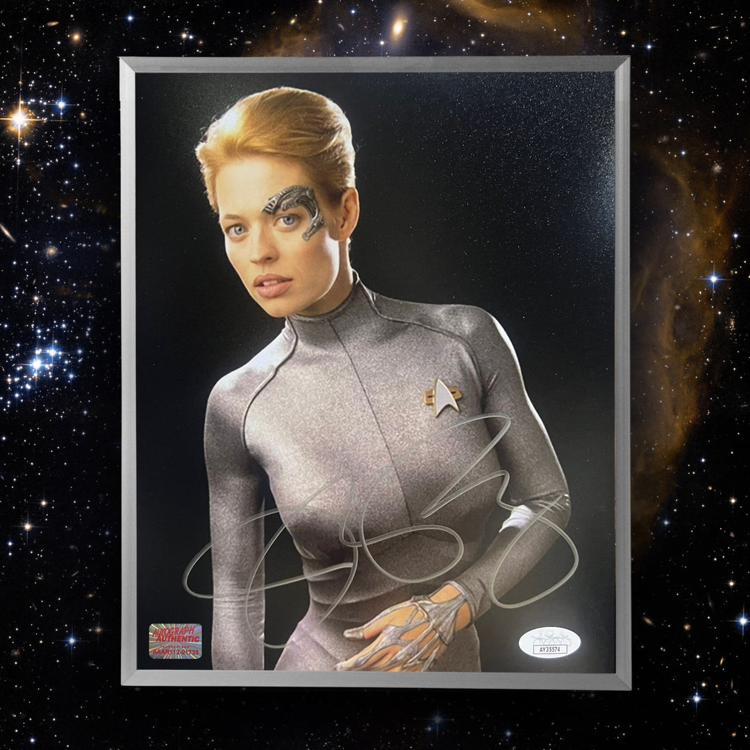 Jeri Ryan Autographed Star Trek Voyager Photo - Seven Of Nine 8X10, Star Trek, Hollywood, Movie and Television, Autographed, Signed, AAOCM33471